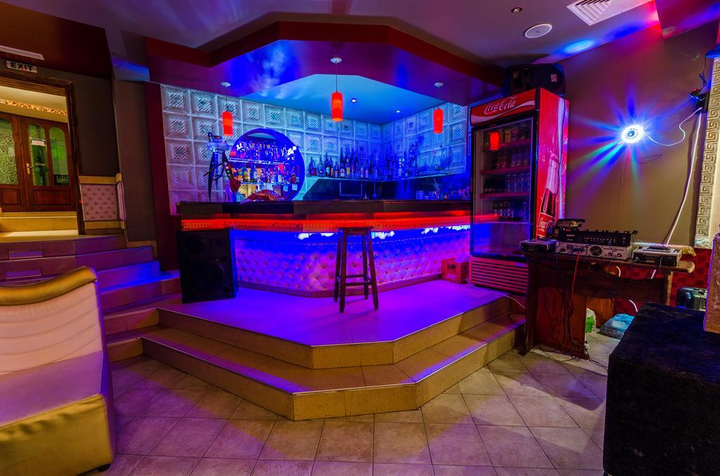 Hotel Cosmos Asenovgrad Bagian luar foto