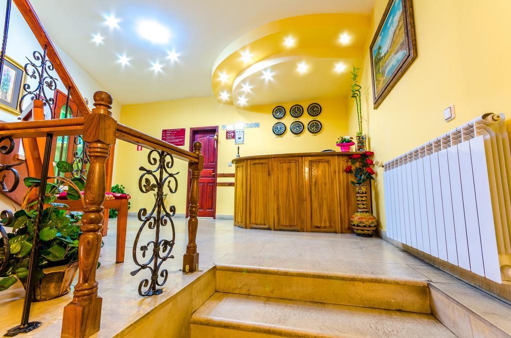 Hotel Cosmos Asenovgrad Bagian luar foto