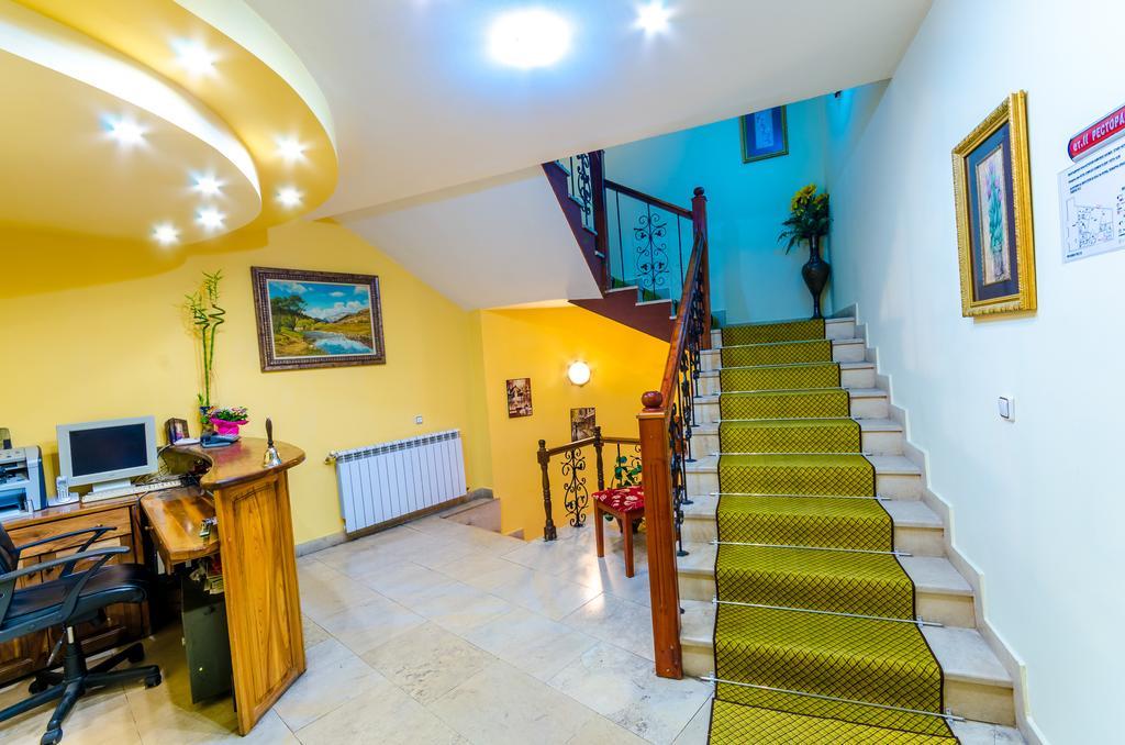 Hotel Cosmos Asenovgrad Bagian luar foto