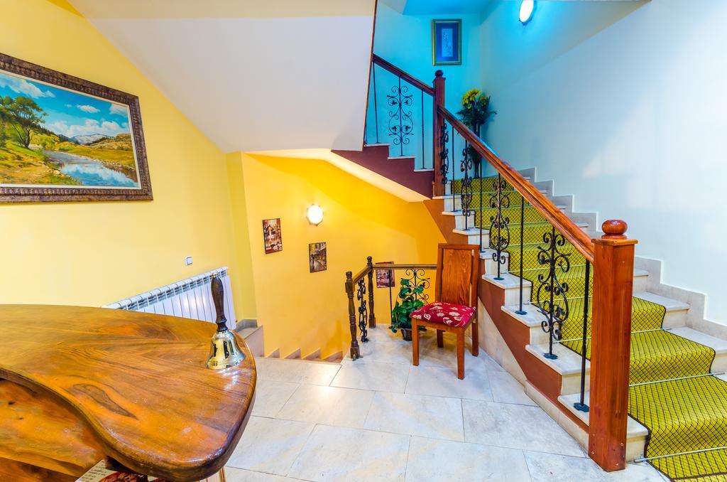 Hotel Cosmos Asenovgrad Bagian luar foto