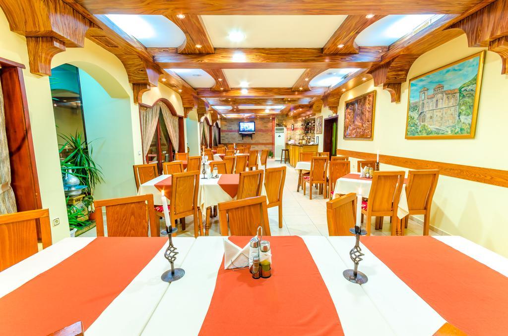 Hotel Cosmos Asenovgrad Bagian luar foto