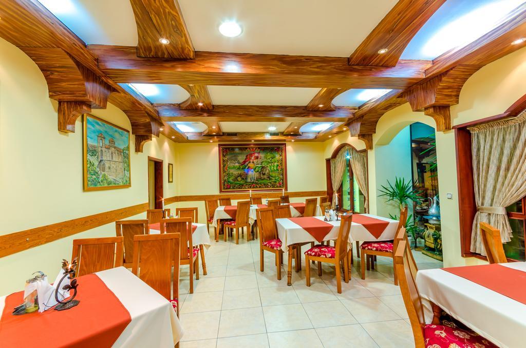 Hotel Cosmos Asenovgrad Bagian luar foto