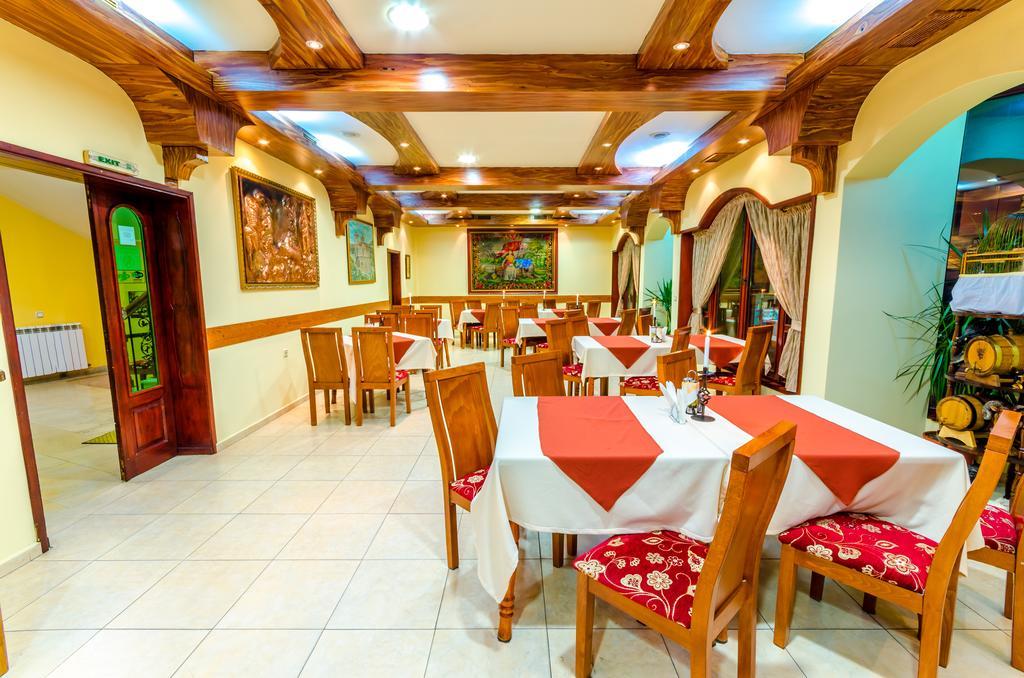 Hotel Cosmos Asenovgrad Bagian luar foto