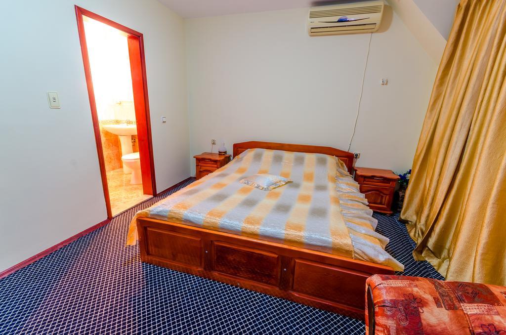 Hotel Cosmos Asenovgrad Bagian luar foto